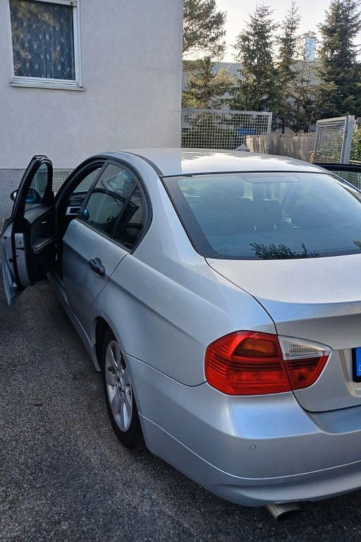 Gebraucht BMW 318 143 PS (105 kW) 2006 Silber Limousine