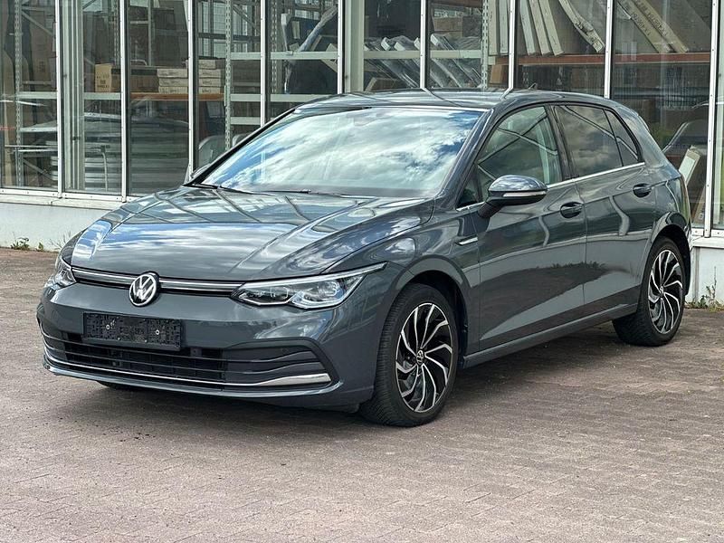 Grau Gebraucht 2020 VW Golf VIII Style Limousine | 21.990 € (Guter Preis) - Bild 1/4