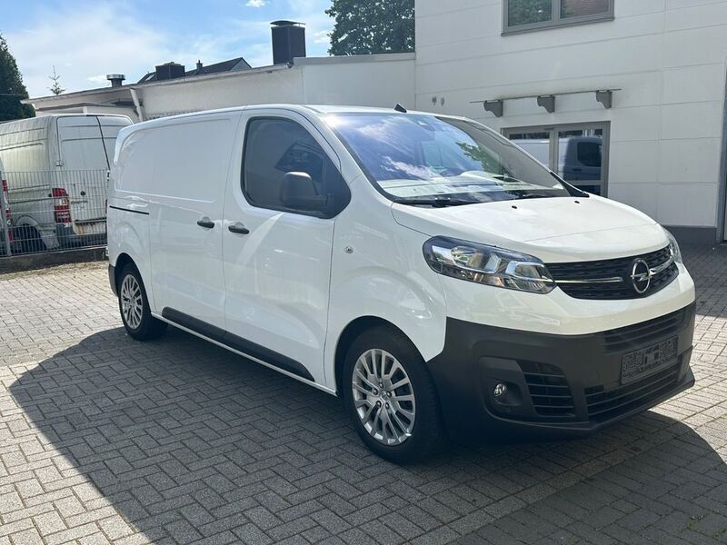 Jade weiss/arktis weiss Gebraucht 2021 Opel Vivaro Edition Van | 19.999 € (Guter Preis) - Bild 1/4