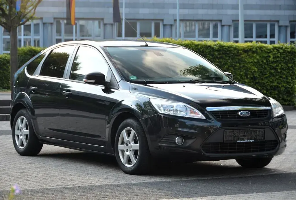 Używany Ford Focus 101 KM (74 kW) 2011 Czarny Sedan/Limuzyna
