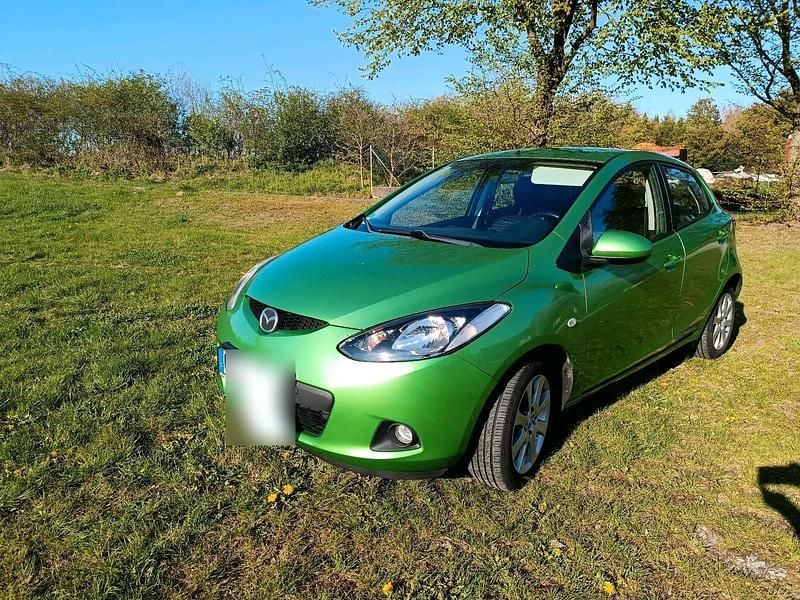 Second-hand Mazda 2 86 CP (63 kW) 2009 Verde Hatchback