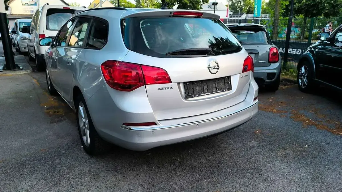 Gebraucht Opel Astra Style 110 PS (80 kW) 2015 Argon silber/ice silver (m2) Kombi