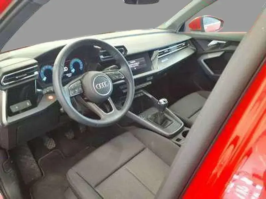 Używany Audi A3 Advanced 150 KM (110 kW) 2025 Czerwony Sedan/Limuzyna