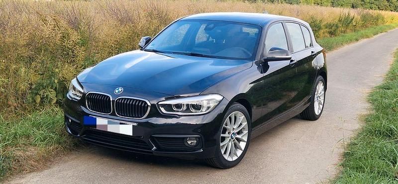 Schwarz Gebraucht 2019 BMW 118 Advantage Kleinwagen | 15.999 € (Guter Preis) - Bild 1/4