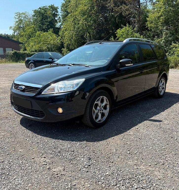 Schwarz Gebraucht 2011 Ford Focus Limousine | 2.200 € (Etwas zu teuer) - Bild 1/4