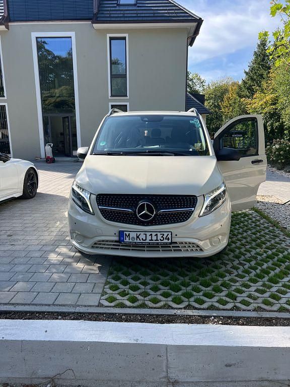 Grau Gebraucht 2015 Mercedes Vito Van / Kleinbus | 21.499 € - Bild 1/4