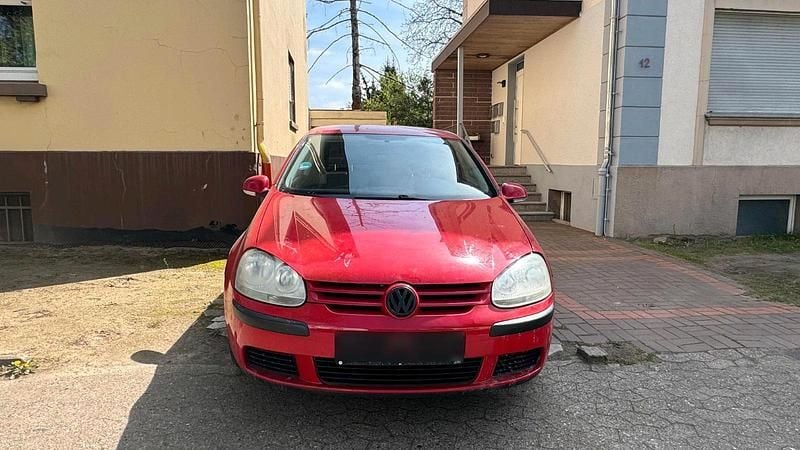 Second-hand VW Golf 115 CP (84 kW) 2004 Roșu Coupe