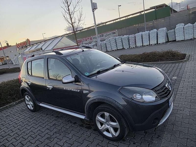 Gebraucht Dacia Sandero Lauréate 75 PS (55 kW) 2012 Limousine