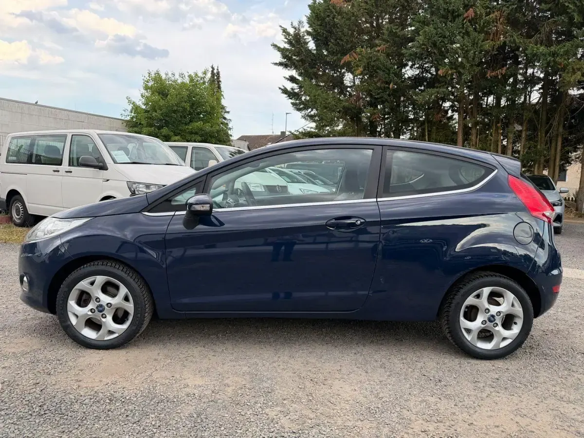 Gebraucht Ford Fiesta Titanium 82 PS (60 kW) 2009 Blau Kleinwagen