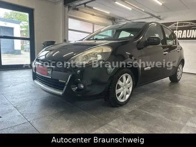 Gebraucht Renault Clio III Dynamique 101 PS (74 kW) 2011 Schwarz SUV