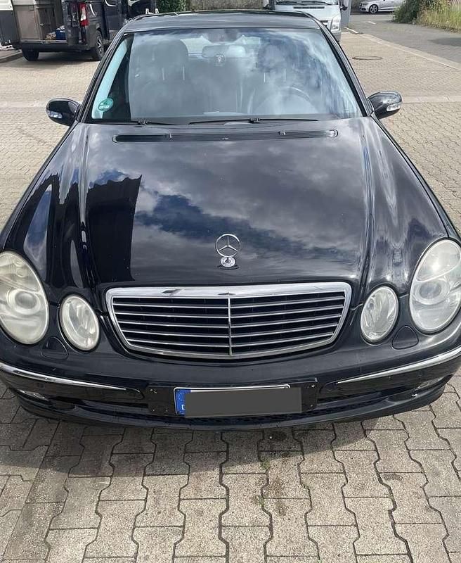 Gebraucht 2002 Mercedes E220 Avantgarde Limousine | 3.190 € (Guter Preis) - Bild 1/4