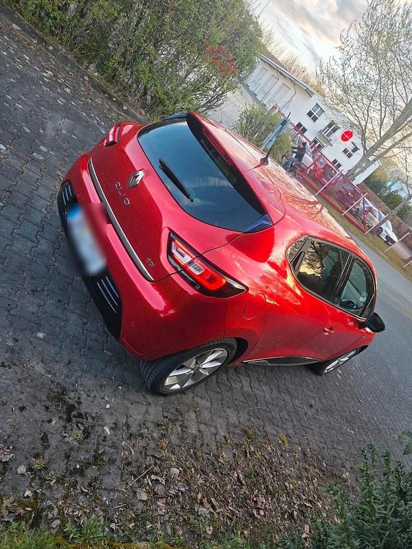 Gebraucht Renault Clio IV Luxe 90 PS (66 kW) 2017 Rot Kleinwagen