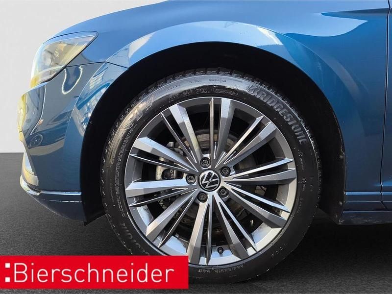 Gebraucht VW Passat 200 PS (147 kW) 2022 Blau Kombi