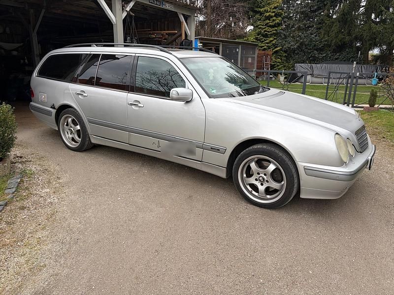 Gebraucht Mercedes E320 224 PS (164 kW) 2001 Silber Kombi