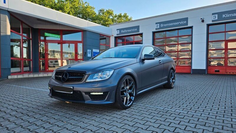 Grau Gebraucht 2015 Mercedes C350 Coupé | 10.499 € (Guter Preis) - Bild 1/4