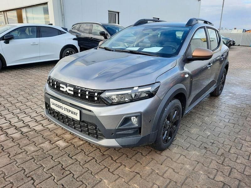 Grau Neu 2026 Dacia Sandero Extreme Limousine | 20.779 € - Bild 1/4