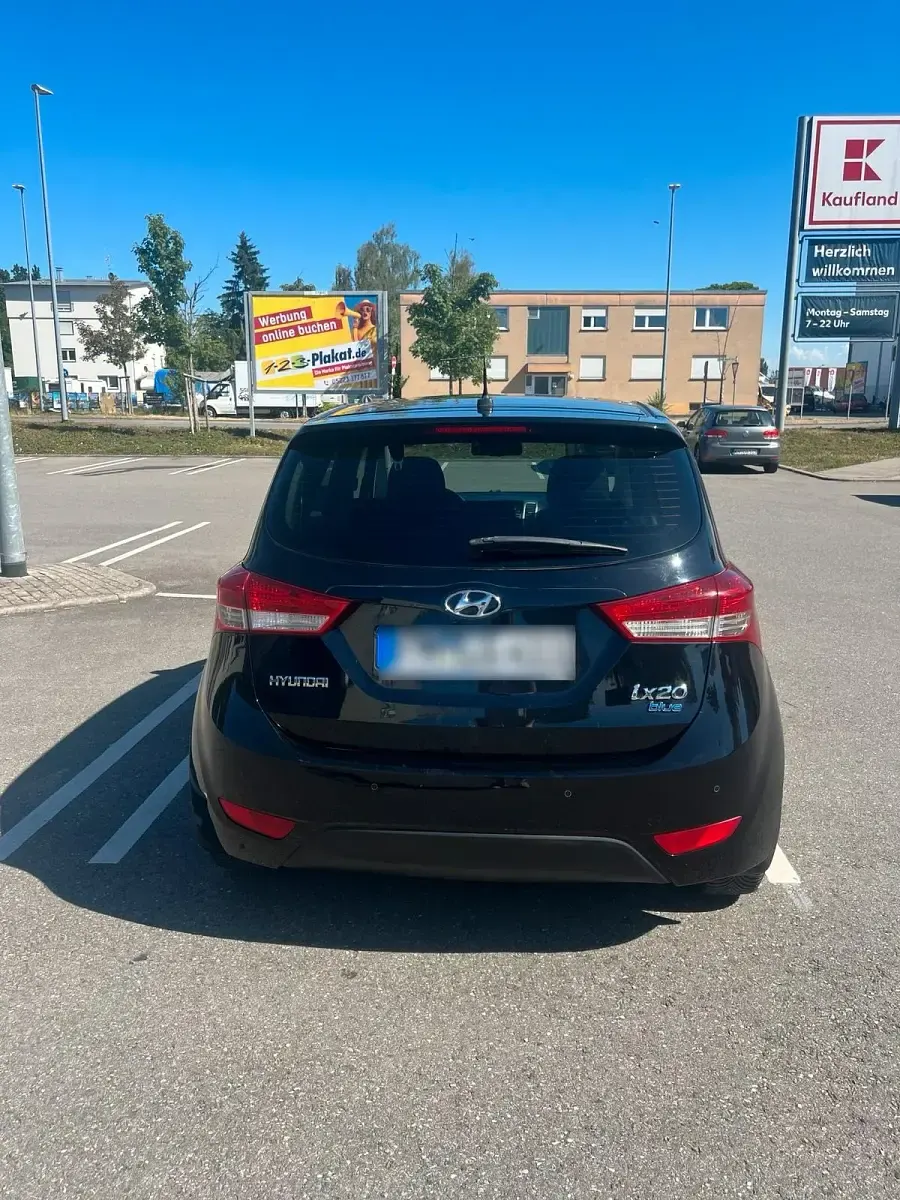 Gebraucht Hyundai ix20 125 PS (91 kW) 2011 Schwarz Kleinwagen