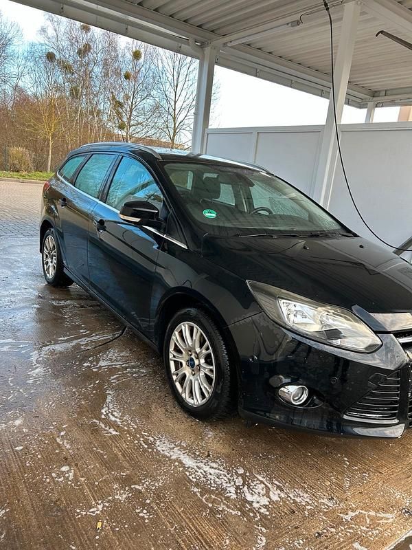 Schwarz Gebraucht 2011 Ford Focus Kombi | 3.750 € (Fairer Preis) - Bild 1/4
