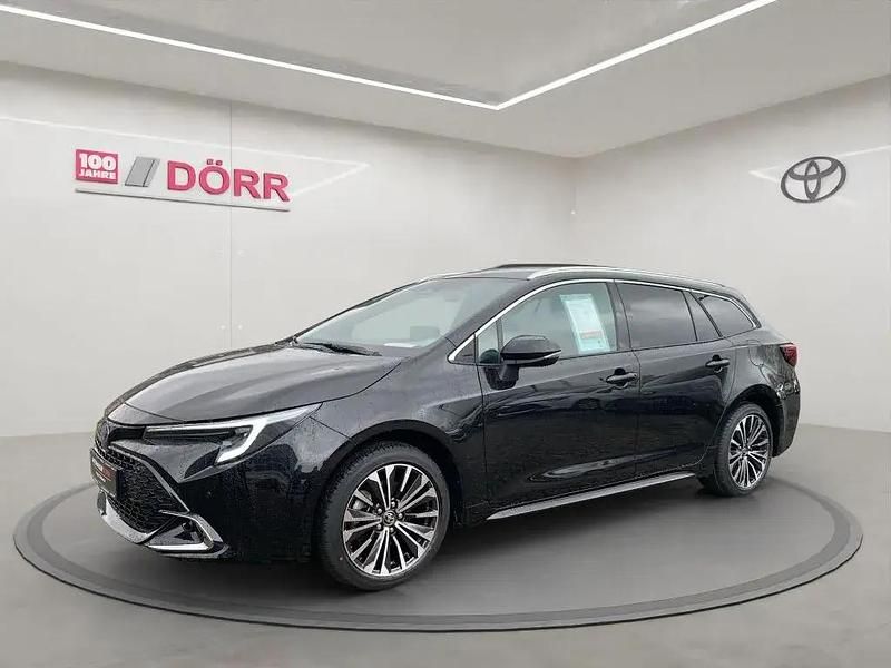 Mysticschwarz mica Gebraucht 2023 Toyota Corolla Team Limousine | 31.998 € (Teuer) - Bild 1/4