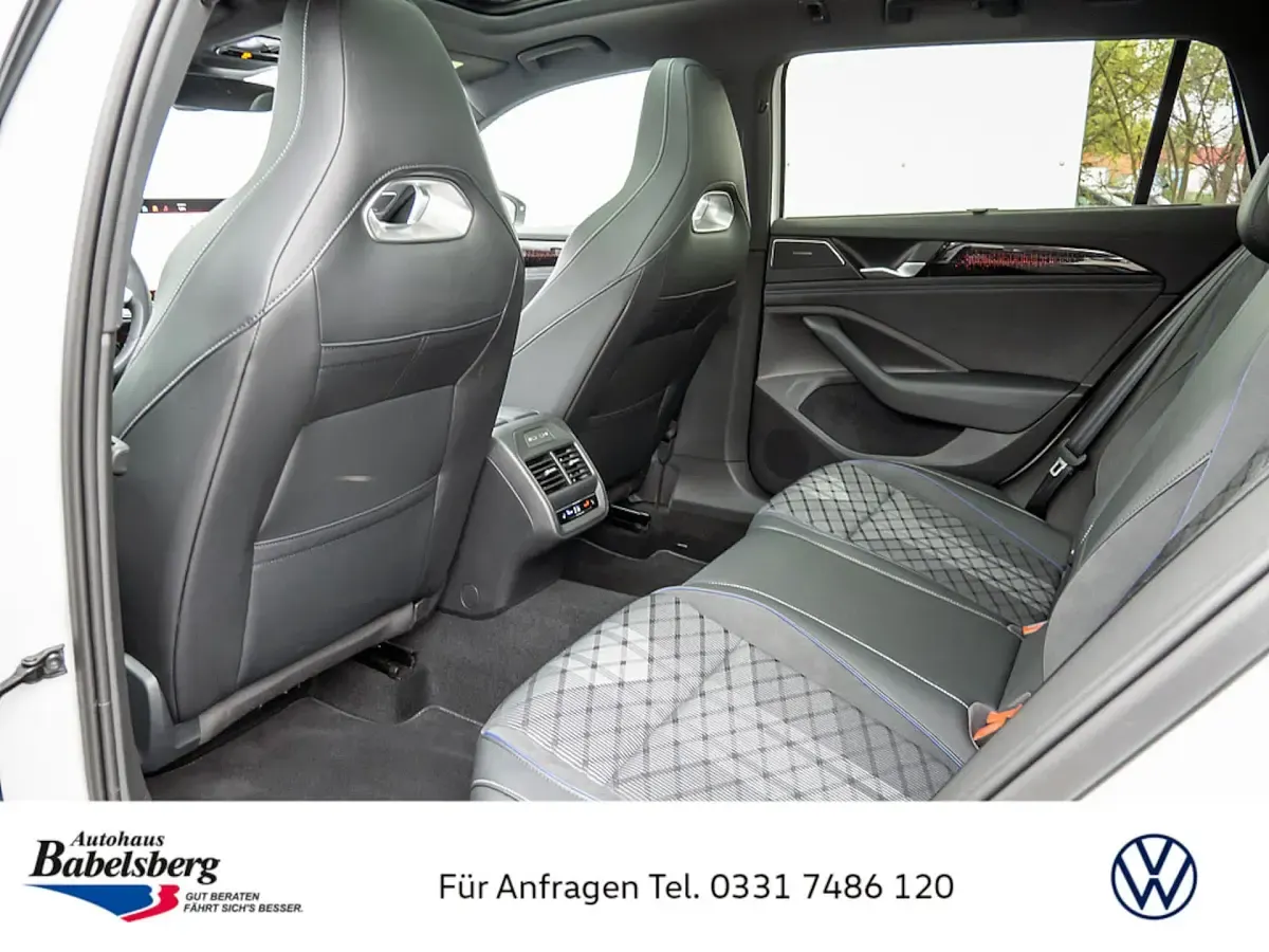 Gebraucht VW Passat R-line 150 PS (110 kW) 2024 Weiß Kombi