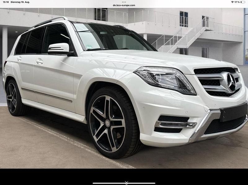 Weiß Gebraucht 2015 Mercedes GLK250 AMG SUV | 26.899 € - Bild 1/4