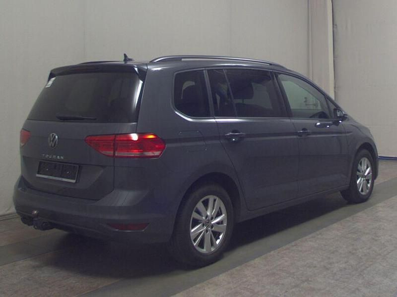Gebraucht VW Touran Comfortline 150 PS (110 kW) 2023 Grau Van / Kleinbus