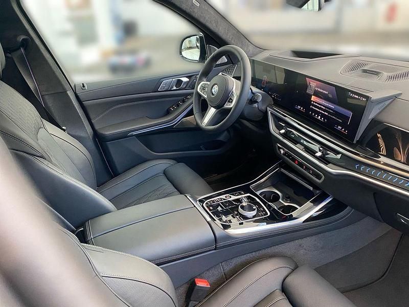 Neu BMW X7 M Sport 340 PS (250 kW) 2026 Grau SUV