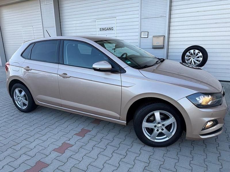 Gebraucht VW Polo Comfortline 95 PS (69 kW) 2018 Pale copper Kleinwagen