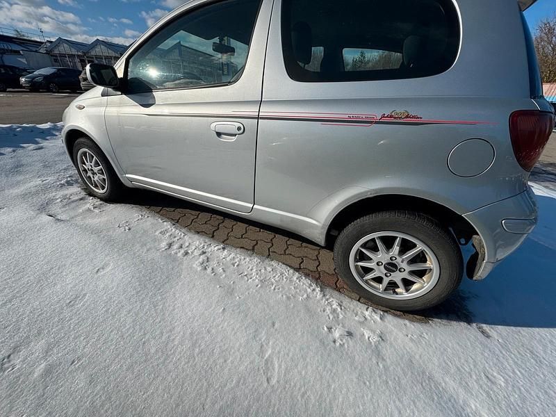 Gebraucht Toyota Yaris 87 PS (63 kW) 2005 Silber Kleinwagen