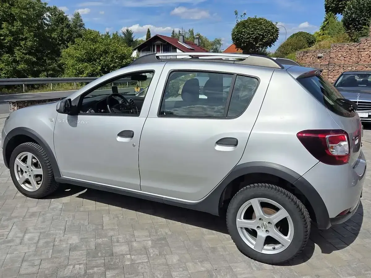 Gebraucht Dacia Sandero Prestige 90 PS (66 kW) 2015 Platingrau Kleinwagen