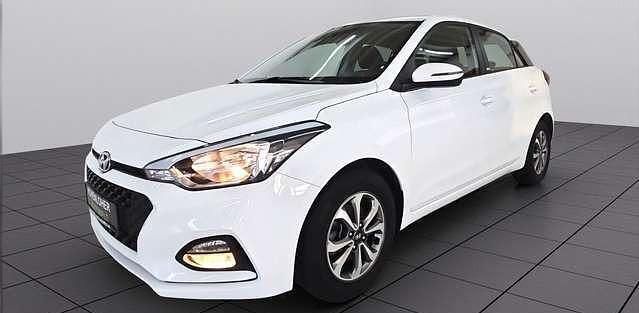 Weiß Gebraucht 2020 Hyundai i20 Trend | 14.090 € (Guter Preis) - Bild 1/4