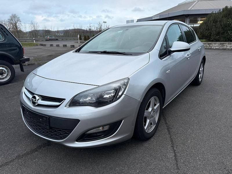 Gebraucht Opel Astra Selection 101 PS (74 kW) 2014 Silber Limousine