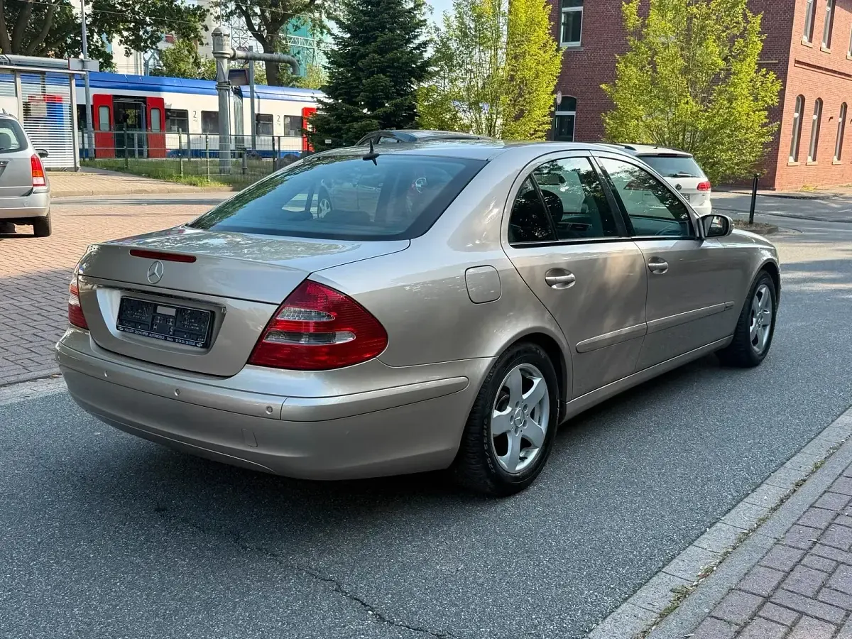 Gebraucht Mercedes E200 163 PS (119 kW) 2004 Limousine