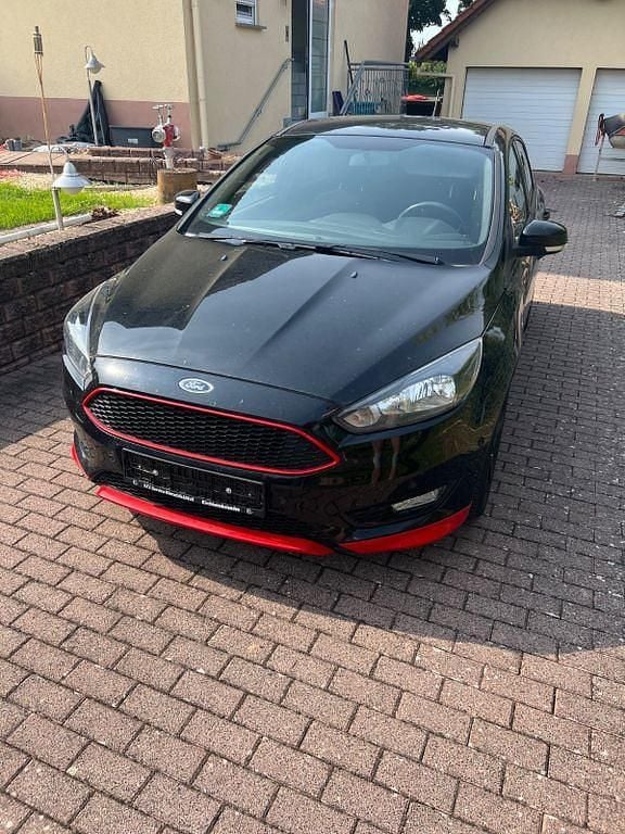 Schwarz Gebraucht 2017 Ford Focus ST-Line Limousine | 7.990 € (Superpreis) - Bild 1/4