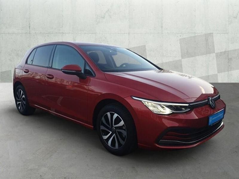Gebraucht VW Golf VIII Active 131 PS (96 kW) 2022 Kings red metallic Limousine