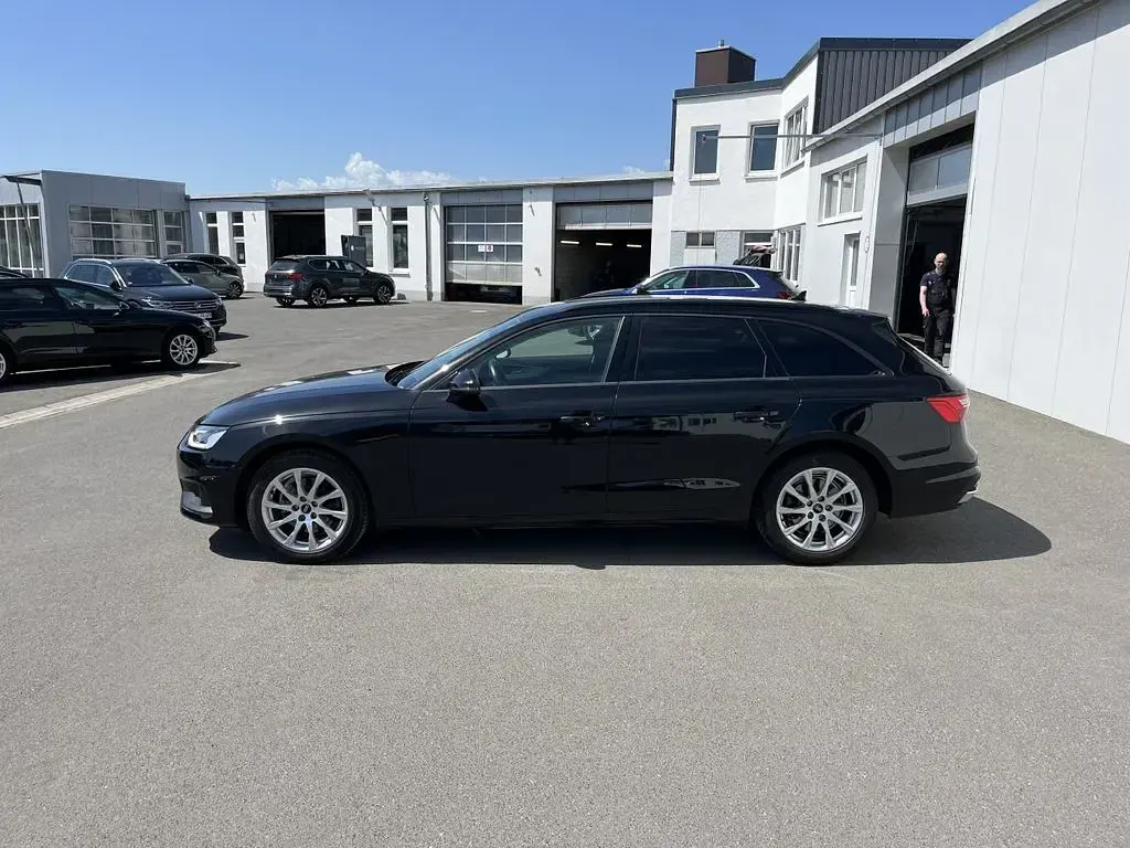 Gebraucht Audi A4 150 PS (110 kW) 2022 Mythosschwarz Kombi