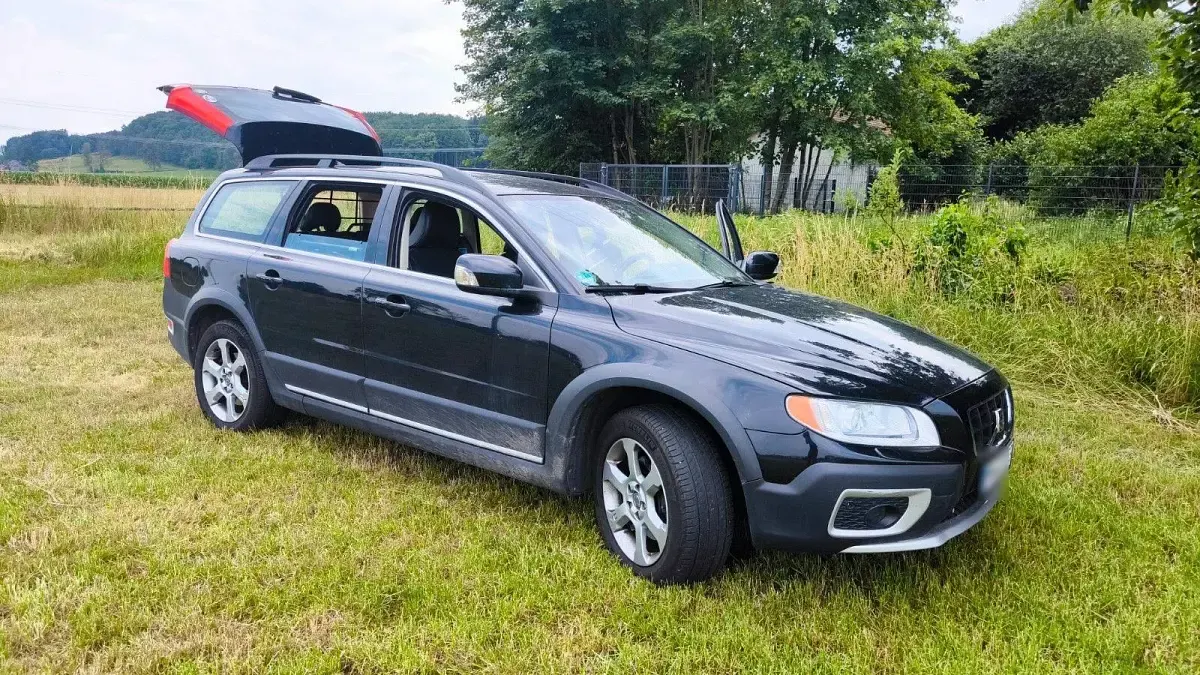Gebraucht Volvo XC70 Momentum 185 PS (136 kW) 2008 Schwarz Kombi