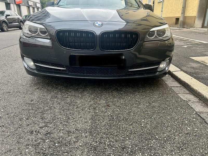 Grau Gebraucht 2011 BMW 520 Limousine | 10.999 € (Guter Preis) - Bild 1/4