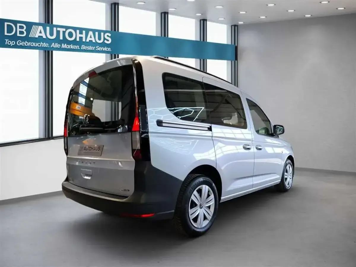 Second-hand VW Caddy 122 CP (89 kW) 2022 Argintiu Monovolum