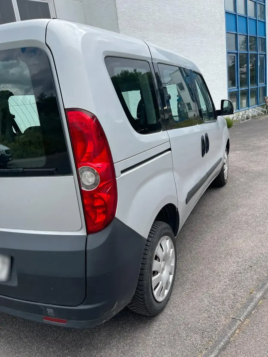 Gebraucht Opel Combo 95 PS (69 kW) 2013 Silber Van / Kleinbus
