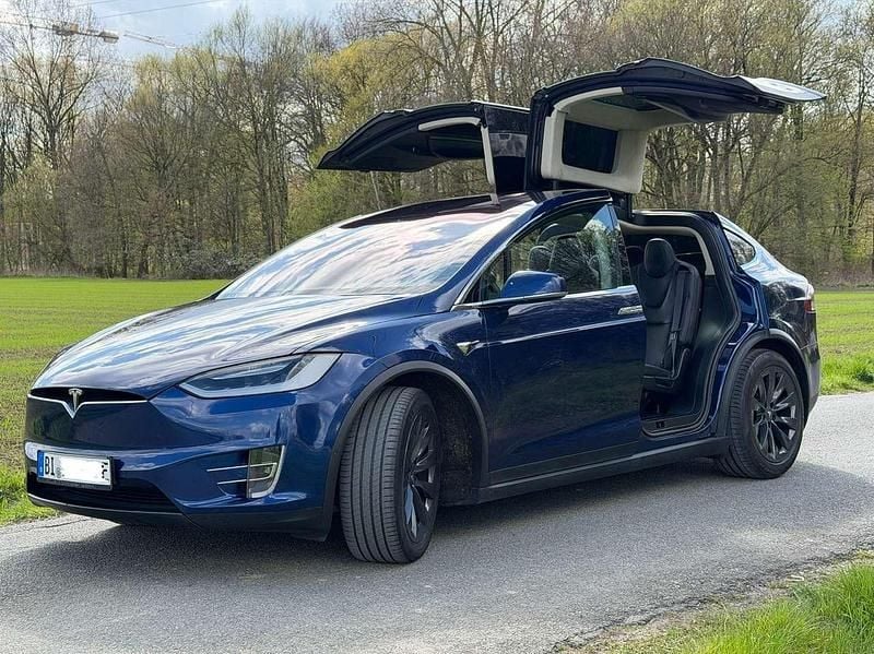 Second-hand Tesla Model X 386 kW (525 CP) 2018 Albastru SUV