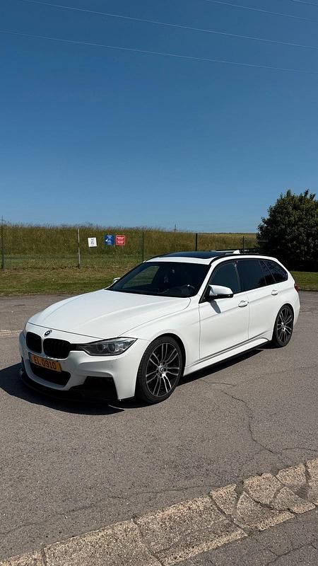 Weiß Gebraucht 2013 BMW 320 M Sport Kombi | 13.000 € - Bild 1/4
