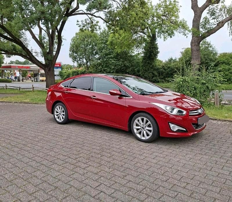 Rot Gebraucht 2013 Hyundai i40 Limousine | 8.600 € (Guter Preis) - Bild 1/4