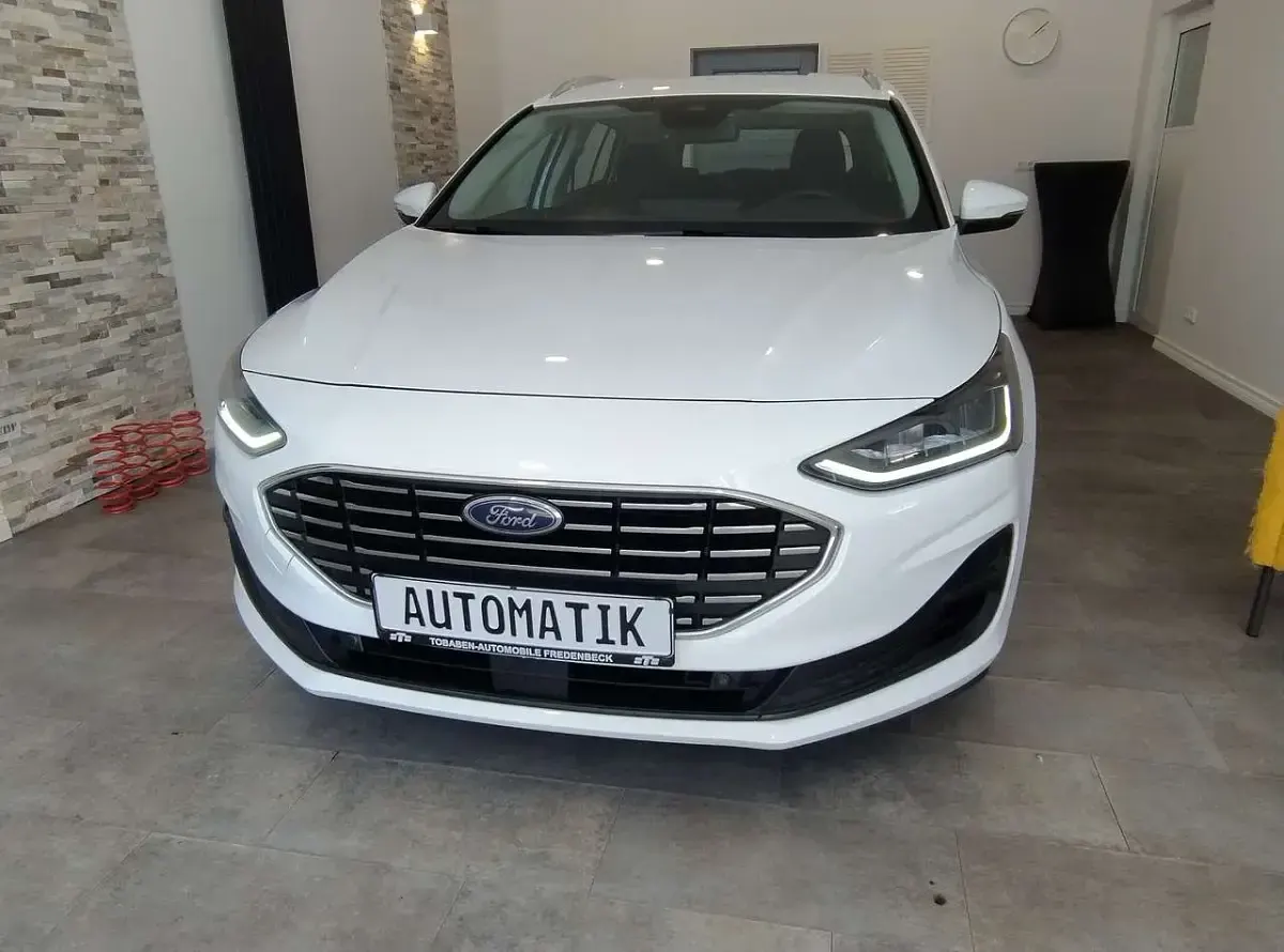 Gebraucht Ford Focus 120 PS (88 kW) 2023 Frostweiß Kombi
