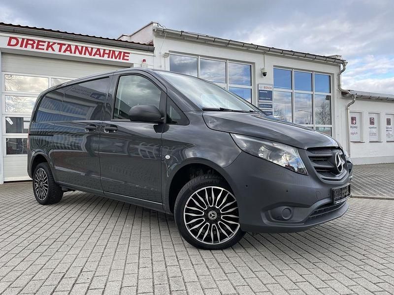 Grau Gebraucht 2019 Mercedes Vito Van / Kleinbus | 24.990 € (Fairer Preis) - Bild 1/4