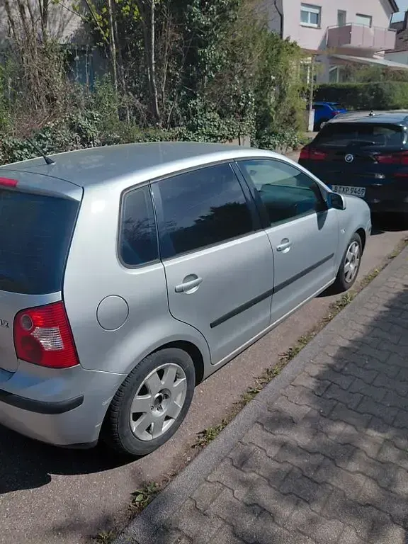 Gebraucht VW Polo Comfortline 54 PS (39 kW) 2002 Silber Kleinwagen
