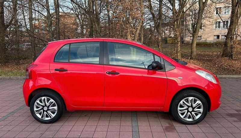 Gebraucht Toyota Yaris 69 PS (50 kW) 2007 Rot Kleinwagen