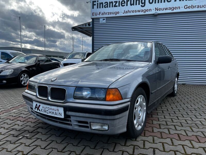 Grau Gebraucht 1995 BMW 318 Limousine | 3.550 € - Bild 1/4