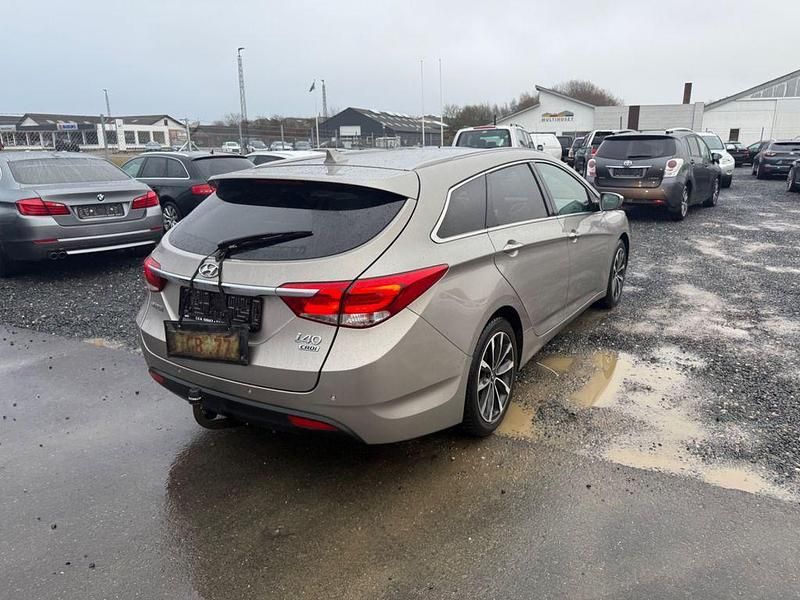 Gebraucht Hyundai i40 Premium 141 PS (103 kW) 2016 Beige Limousine