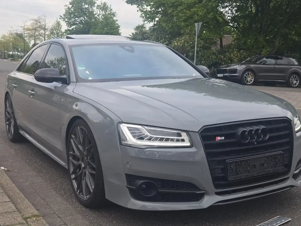 Gebraucht Audi S8 plus Sport 721 PS (530 kW) 2015 Grau Limousine